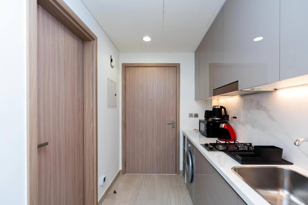 - 12 Min Downtown - Pool - Azizi Riviera Apartment